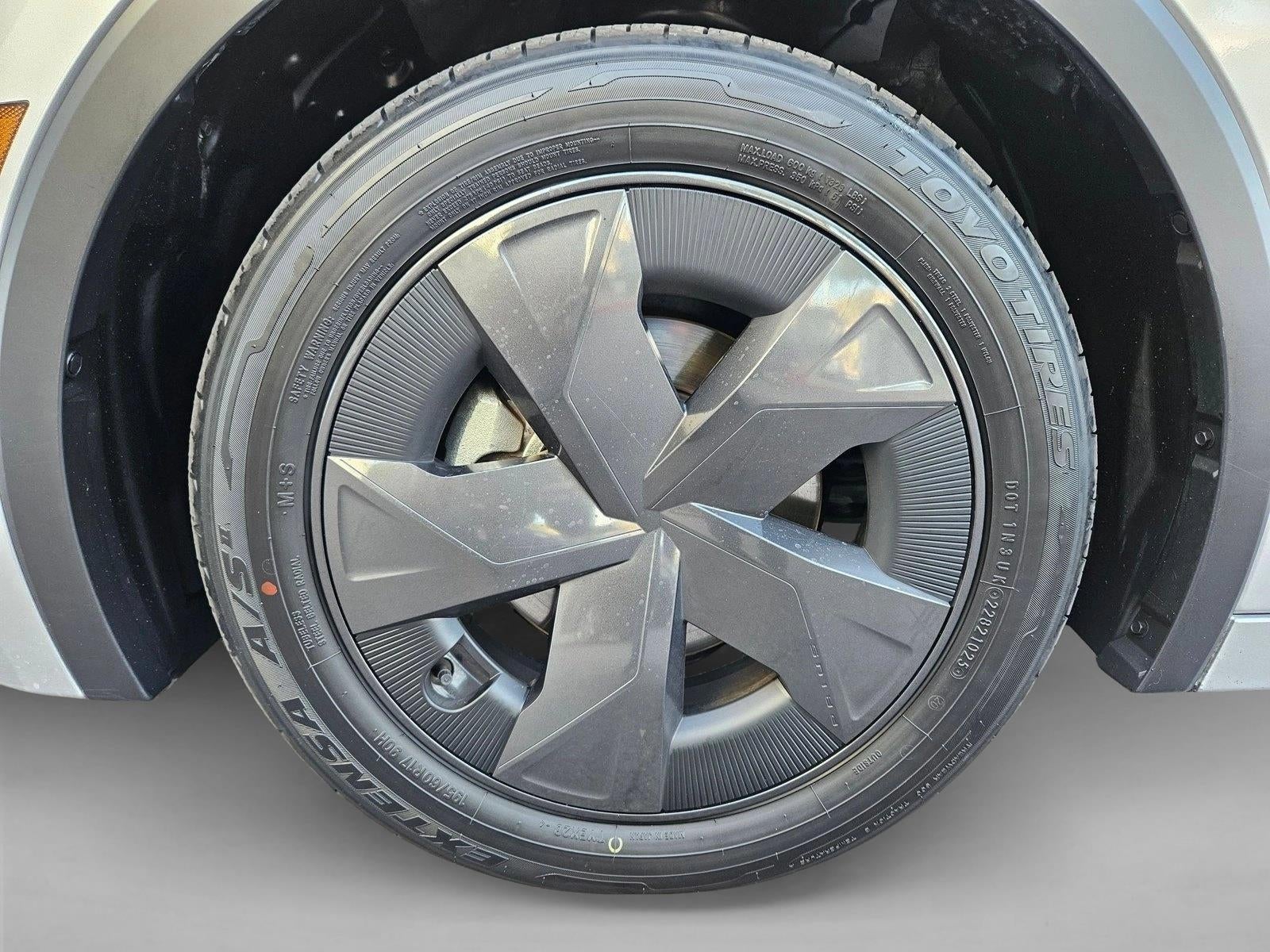 2025 Toyota Prius LE (Natl)