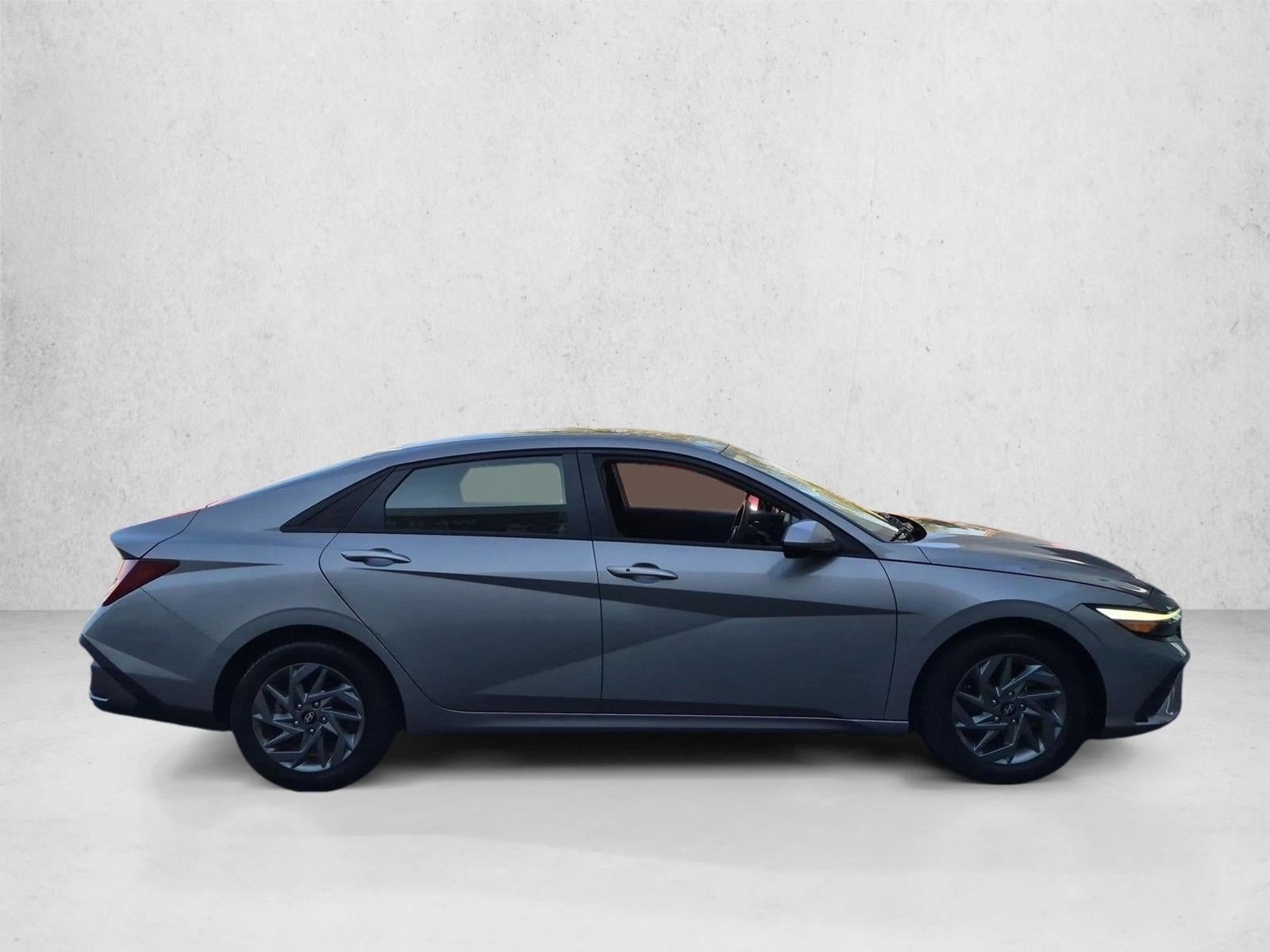 2024 Hyundai ELANTRA SEL IVT