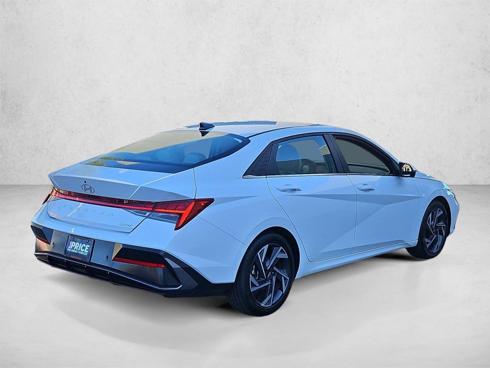 2024 Hyundai ELANTRA Limited IVT