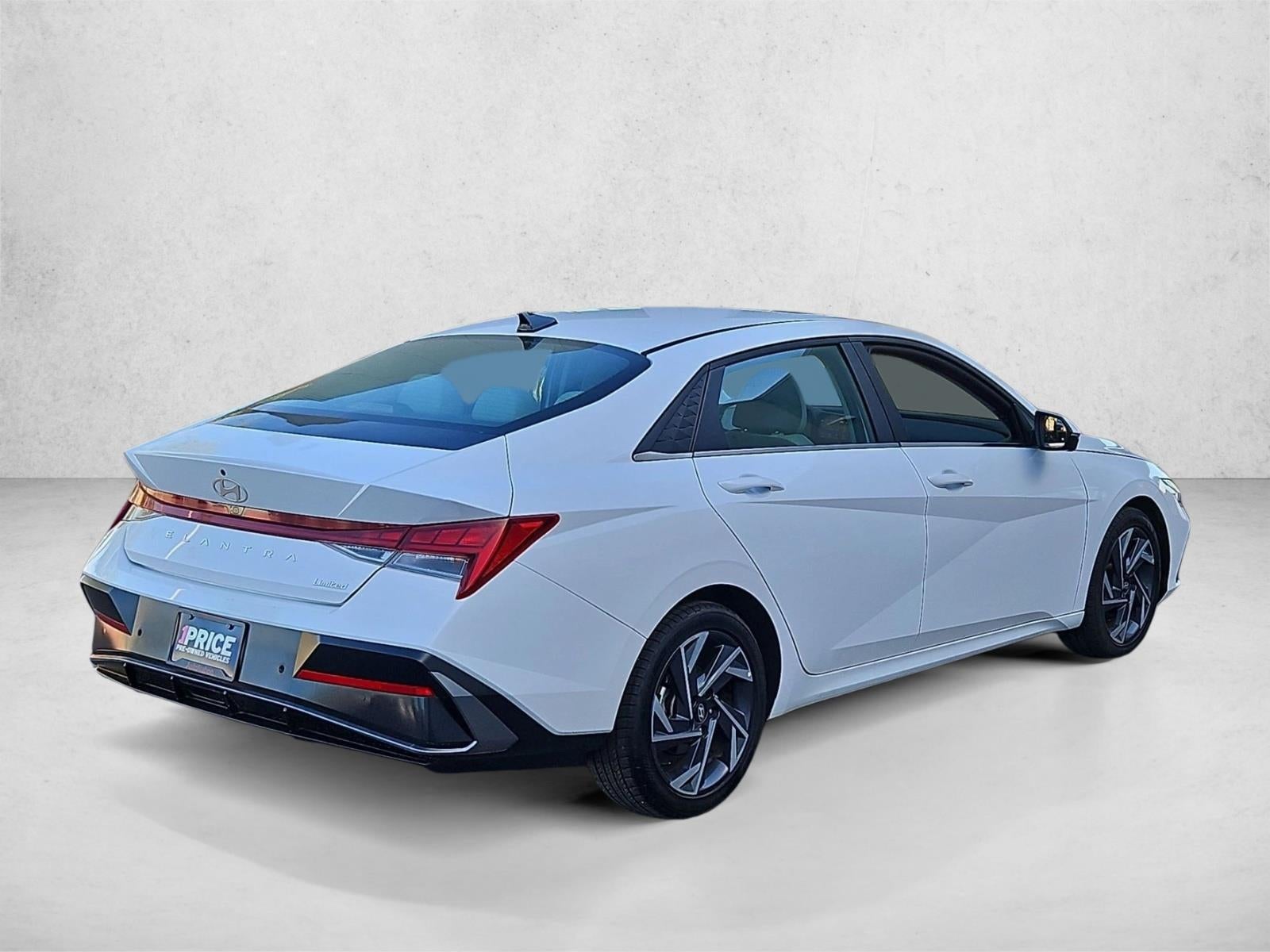 2024 Hyundai ELANTRA Limited IVT