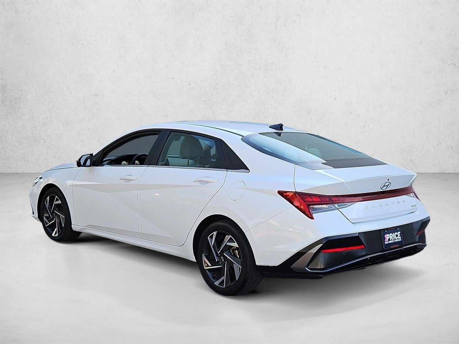 2024 Hyundai ELANTRA Limited IVT