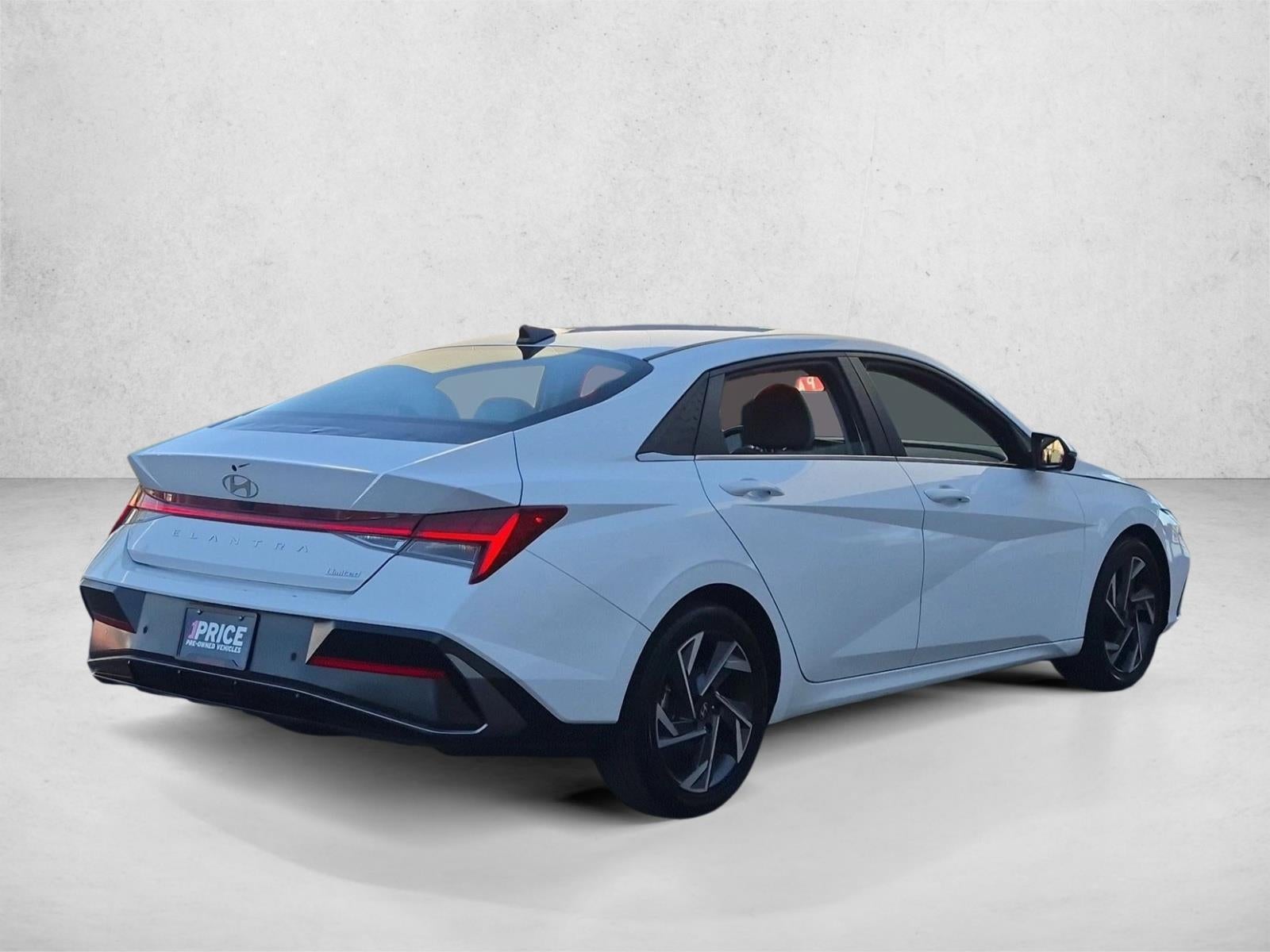 2024 Hyundai ELANTRA Limited IVT