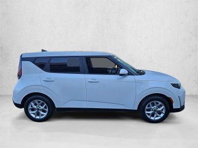 2024 Kia Soul LX IVT