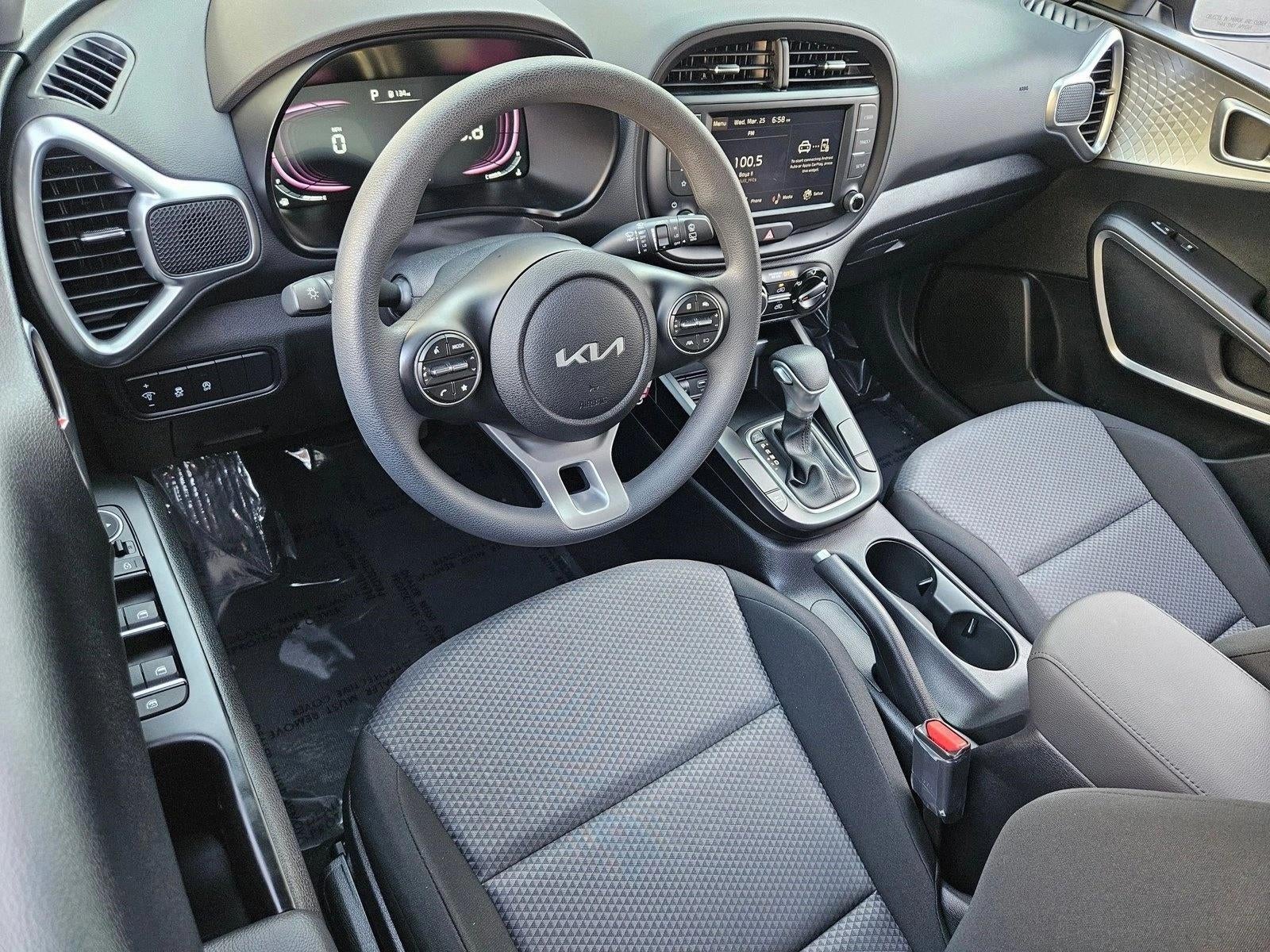 2024 Kia Soul LX IVT