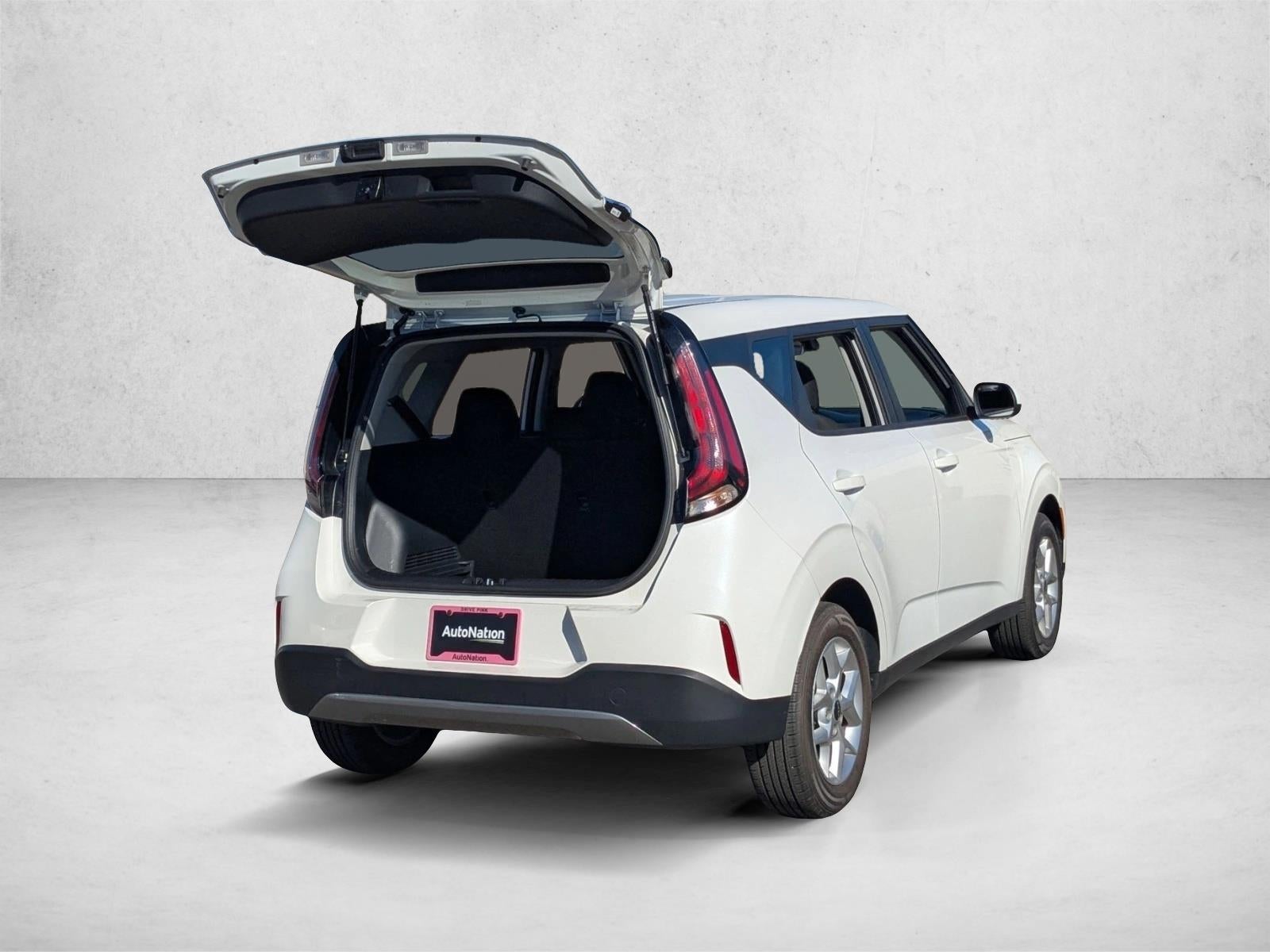 2024 Kia Soul LX IVT