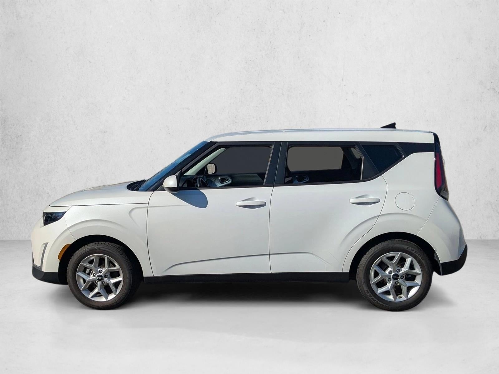 2024 Kia Soul LX IVT
