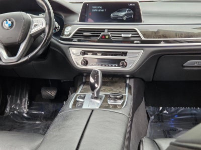 2018 BMW 740e xDrive iPerformance Plug-In Hybrid