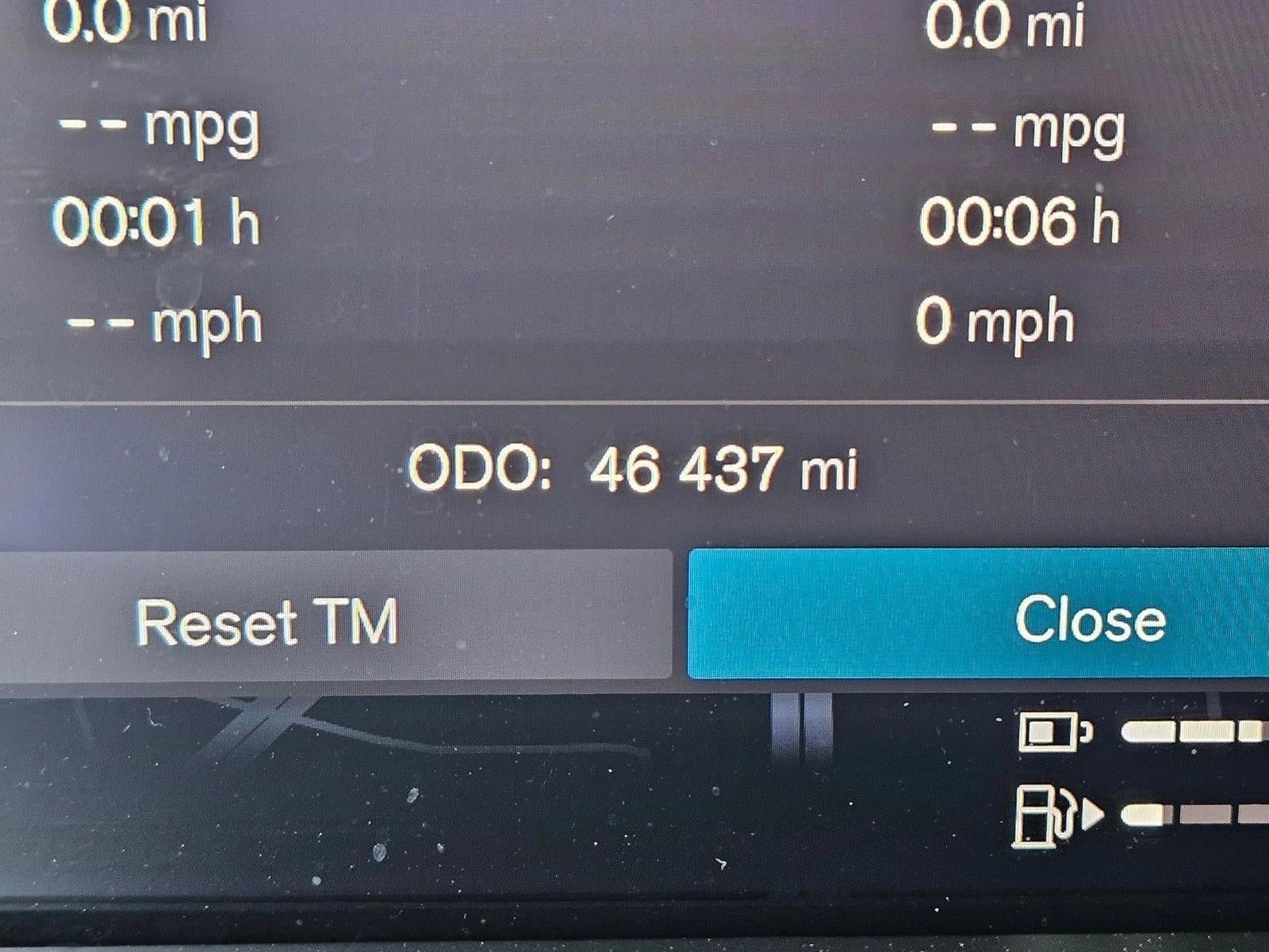 2023 Volvo XC60 Recharge Plug-In Hybrid T8 eAWD PHEV Ultimate Dark Theme