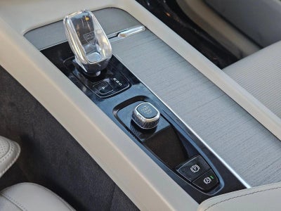 2023 Volvo XC60 Recharge Plug-In Hybrid T8 eAWD PHEV Ultimate Dark Theme