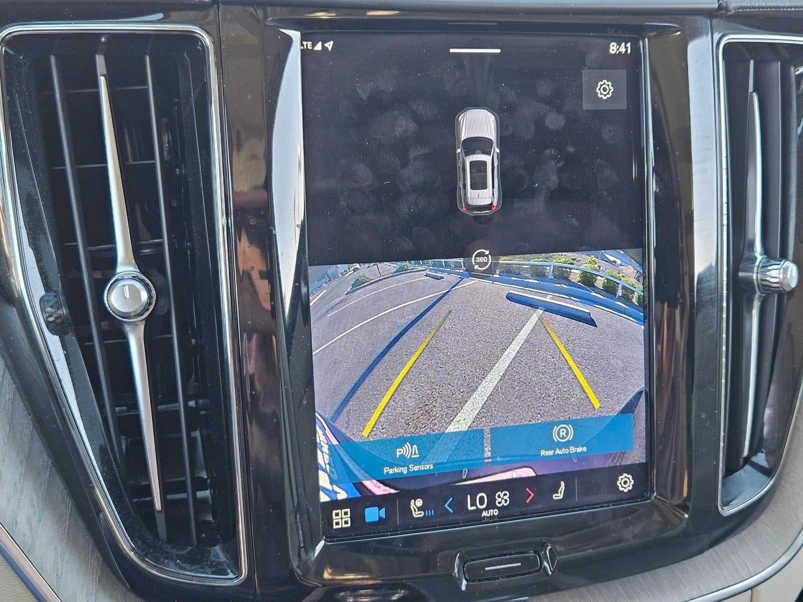 2023 Volvo XC60 Recharge Plug-In Hybrid T8 eAWD PHEV Ultimate Dark Theme