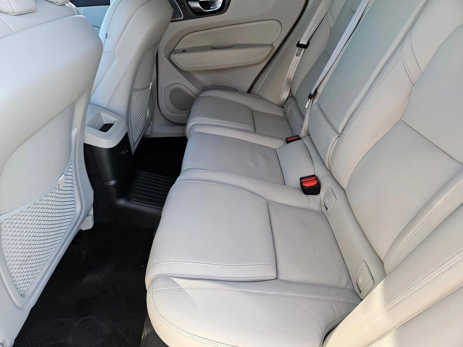 2023 Volvo XC60 Recharge Plug-In Hybrid T8 eAWD PHEV Ultimate Dark Theme
