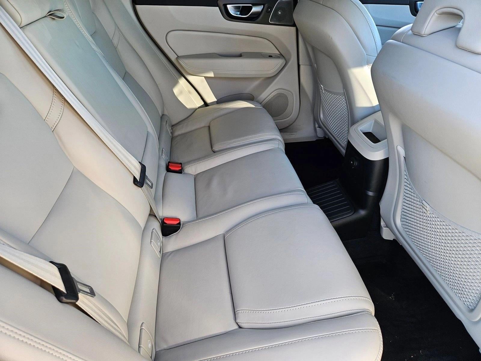 2023 Volvo XC60 Recharge Plug-In Hybrid T8 eAWD PHEV Ultimate Dark Theme
