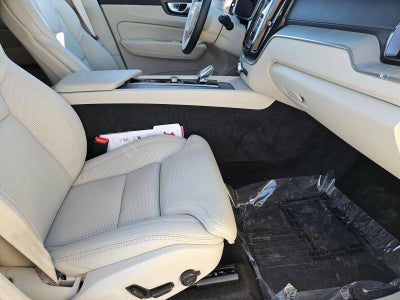 2023 Volvo XC60 Recharge Plug-In Hybrid T8 eAWD PHEV Ultimate Dark Theme